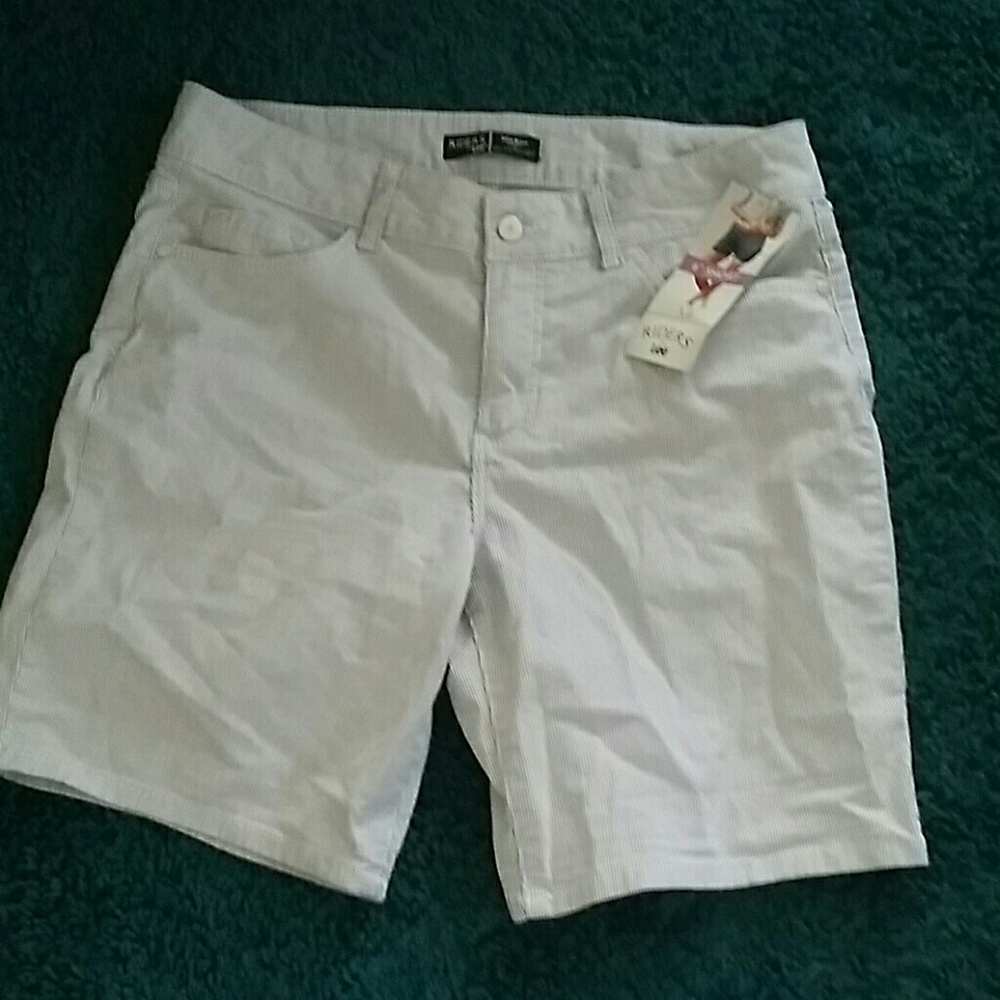 Misses pinstriped shorts